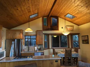 Peaceful Cozy Cabin Amongst the Trees with View of Lake Arrowhead - Image 3