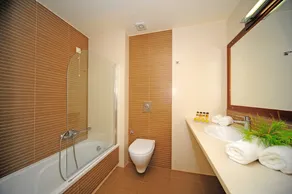 Apartment with 2 Bedrooms - Image 2