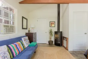 Charming sun-filled guest house - Image 5