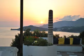 villa with swimming pool with 180° sea view - Image 3
