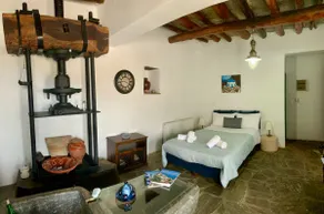 Traditional Olive Guesthouse - Image 4