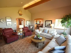 Luxurious home with Breathtaking Views! - Image 2