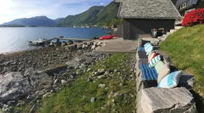 Cottage by the lake - Image 3