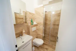 Jane's apartment is for up to 8 people with a kitchen and 2 bedrooms - Image 2