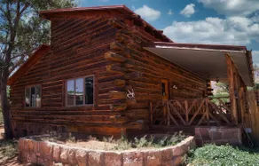 Spacious Cabin in the Vermilion Cliffs Wilderness - Image 3