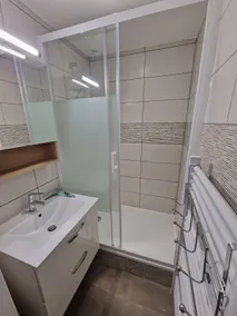 Downtown apartment with air conditioning and parking - Image 5