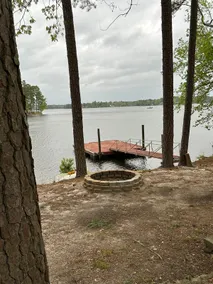 Entire Cottage on Lake Murray - Image 2