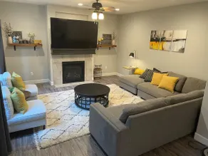 Quiet 4 bedroom with office, hot tub and game room - Image 2