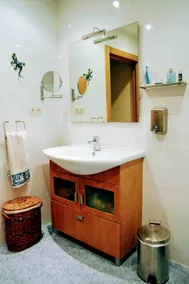 Centrally located apartment in Bilbao - Image 4