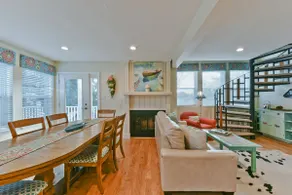 The Tree House at Old Beach - Image 3