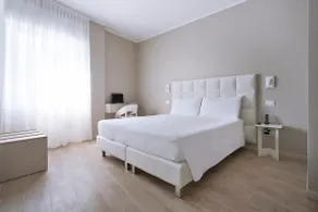 Beautiful two-room apartment and balcony with side sea view - Image 5