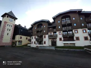 Ski-in apartment with magnificent mountain views - Image 5