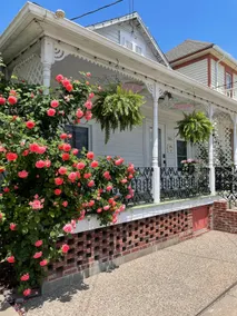 The Rose Cottage in historic downtown Hannibal - Image 2