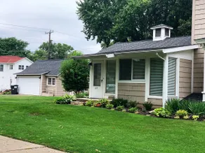 Cottage in historic Hudson, 5 blocks from DT - Image 3