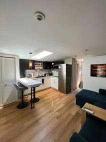 Cozy one bedroom coachhouse in central Nelson! - Image 5