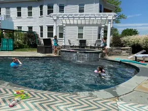 Resort-like 2 bed/1 bath - seasonal pool/hot tub - Image 3