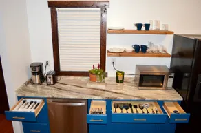 La Casita: A Cozy Retreat Near Wake Forest University\" - Image 3