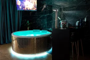 Jacuzzi Executive Glass-House with Sauna - Image 2