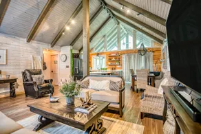 Kom Away Cabin Luxury Retreat - Image 2