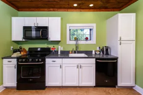 Julie's Park Cafe & Motel - Image 3