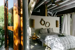 Eco-chic 360° Jungle Cabin steps away from beach#3 - Image 5