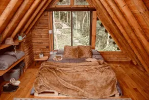 CHALET-STYLE CABIN SURROUNDED BY NATURE (AURORA) - Image 3