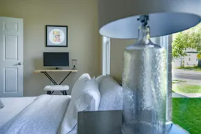 *Eclectic 1-Bedroom|King Bed|Close to Downtown * - Image 2