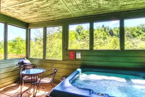 Adorable Cabin · Hot Tub · Dreamy Getaway - Image 5