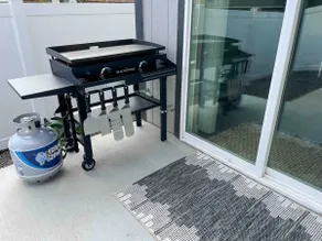 Walk to arena, garage, yard, EV charger, AC,arcade - Image 5
