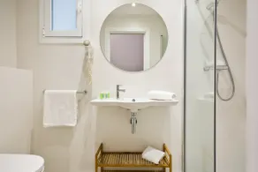Family apartment close to Parc Güell - Image 4