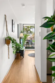 Chic Rose Bay Studio with Balcony - Image 5