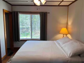Charming Lakefront Cottage in Ashland, WI - Image 4