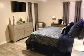 Stylish Private Master Suite With Private Entrance - Image 2