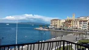 Spacious and bright, spectacular seafront view - Image 2