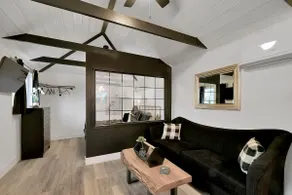 Le Bungalow noir et blanc est un studio moderne et rustique fraîchement rénové. - Image 3