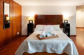 1C Elegant suite, tranquility, and ideal location. - Image 5