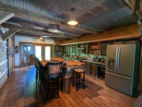 Farmhouse retreat overlooking Dale Hollow - Image 3