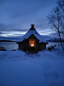 Off-the-grid cabin on the island of Senja in northern Norway - Image 3