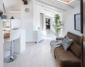 Charming apartment with terrace in the heart of the city - Image 2