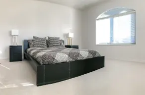 Spacious & clean vacation home near airport - Image 5