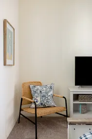 Roomy and Calm Private Guest Suite With Separate Entrance - Image 4