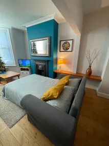 Gloucester Rd 2 mins away - Fab, new, trendy house - Image 3