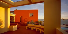 Villa with swimming pool and tennis/basketball court - Image 3