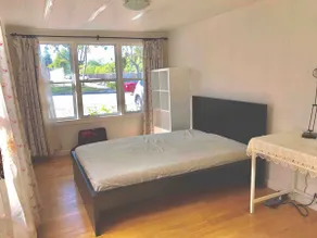 Sunny house in the middle of Bay Area - Image 4
