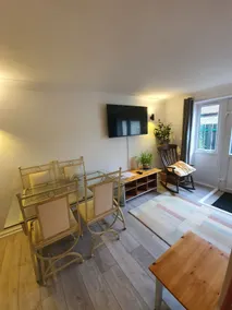 Private secluded convenient annexe with parking - Image 2