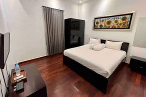 Pujis Homestay with a private pool and garden view - Image 5
