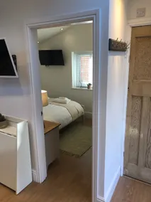Cosy 1 bed perfect for airport & city transport - Image 4