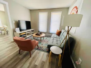 Stay on Spring #5 • Boho • Pet-Friendly • Downtown - Image 3