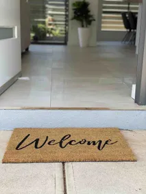 Executive Home in the Heart of Alice Springs - Image 2