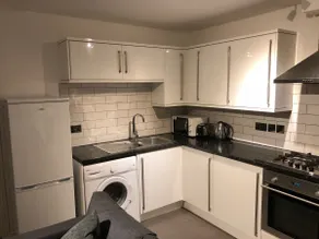 Modern 1 bedroom apartment close to Penzance town centre. - Image 5